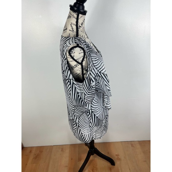 Ab Studios zebra floral print sleeveless blouse with back cutout - Picture 5 of 9